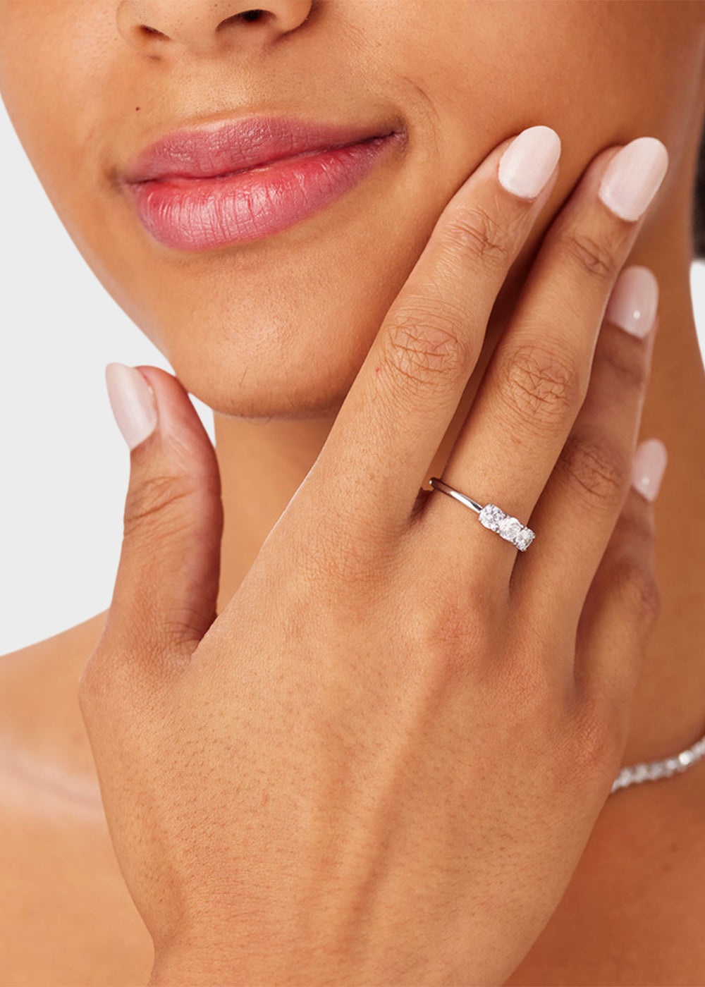 Anello regolabile Dazzly in acciaio con pietre