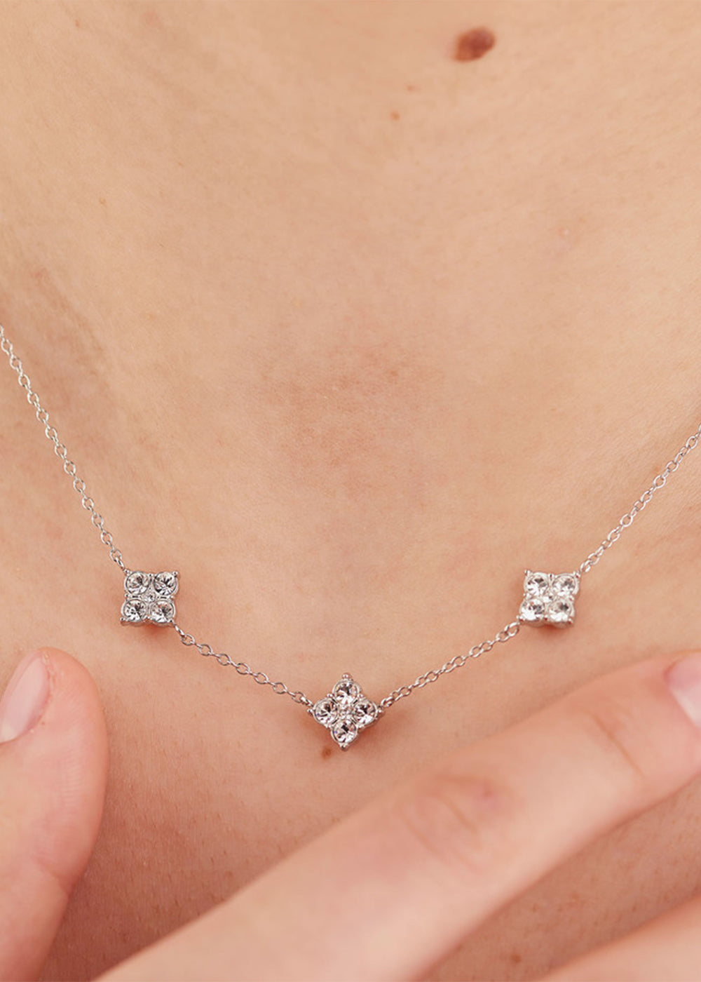 Collana Gleam girocollo in acciaio con cristalli