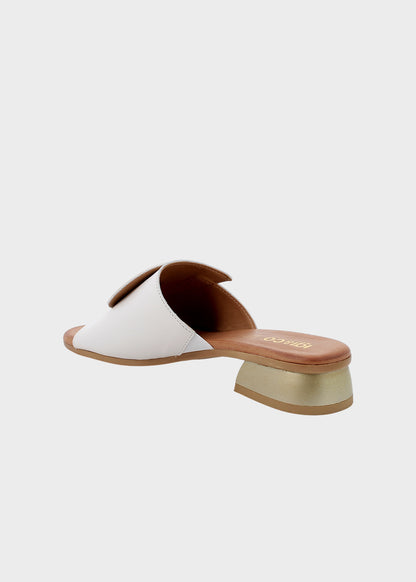 Pantofola con decorazione tonda e tacco (2,8 cm)