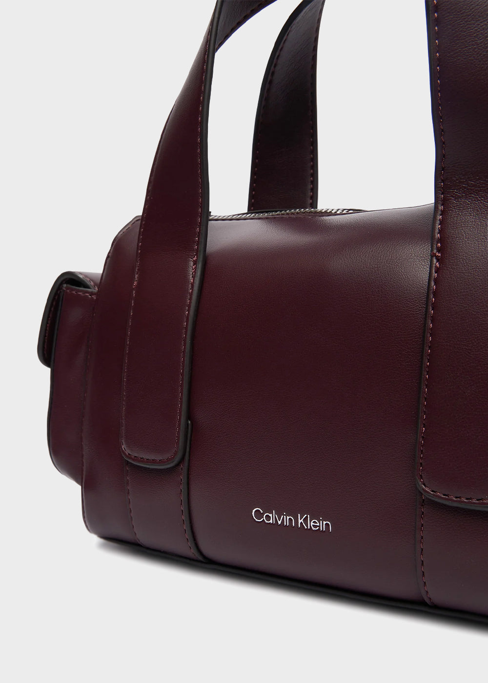 Handbag with shoulder strap and side pockets