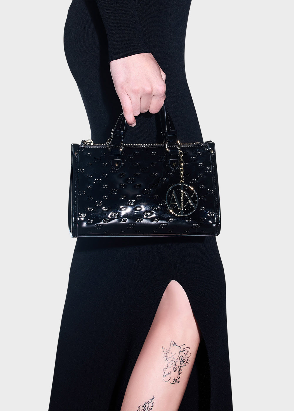 Borsa a mano Gynger Patent Bauletto S con tracolla, logo all over lucida-3