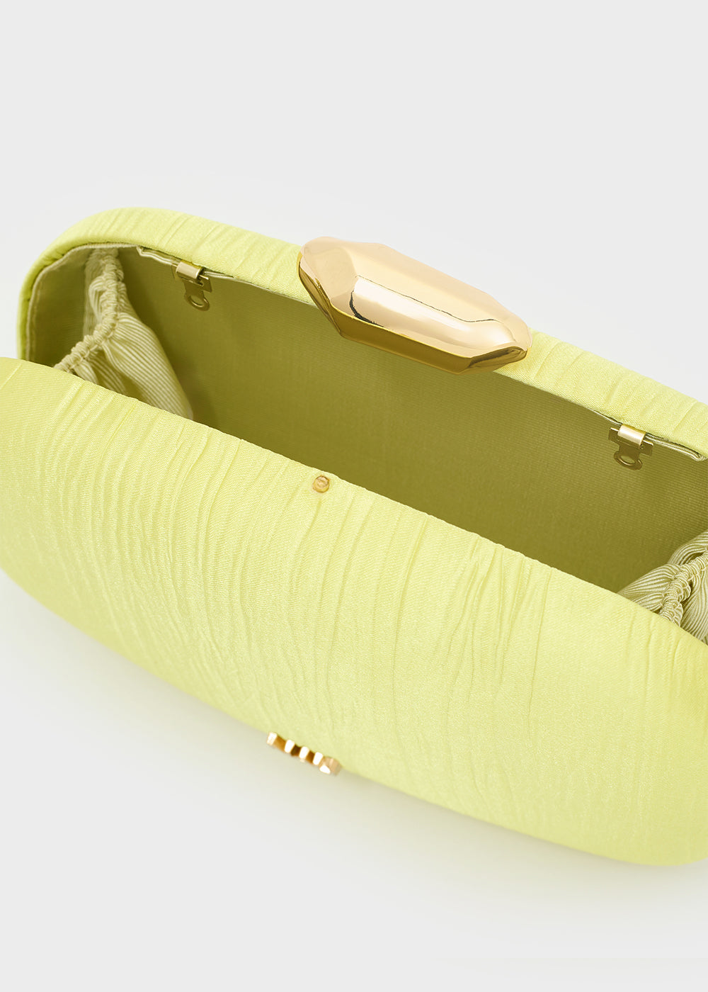 Clutch Nadine Plissé laminato con tracolla a catena