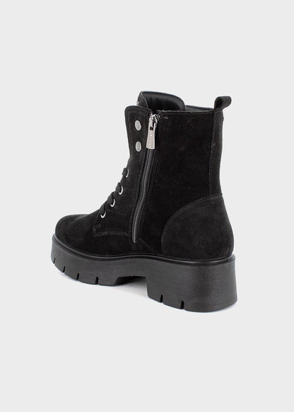 Anfibi in pelle scamosciata con zip interna