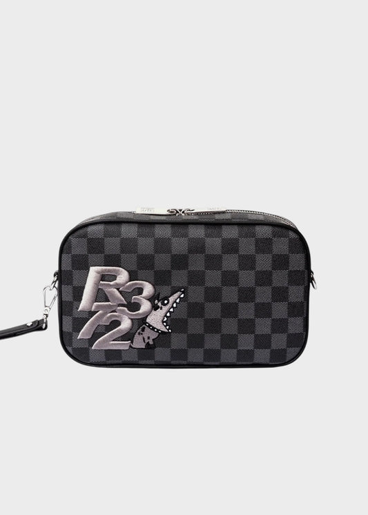 Pochette con manico da polso e tracolla, logo ricamato frontale e trama a scacchi