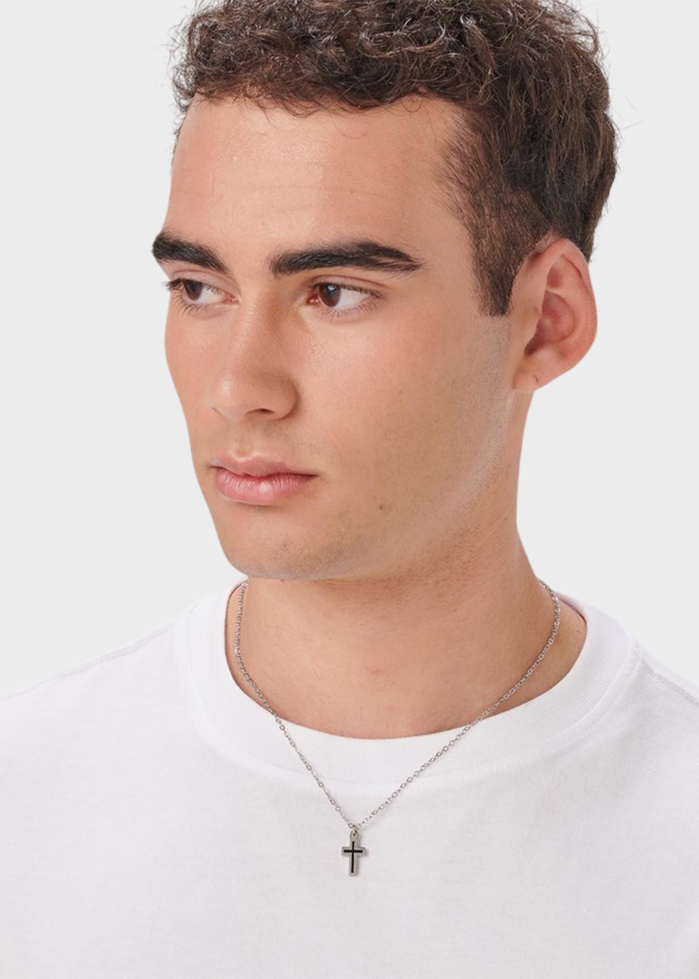 Collana Charisma in acciaio con pendente a forma di croce e smalto nero
