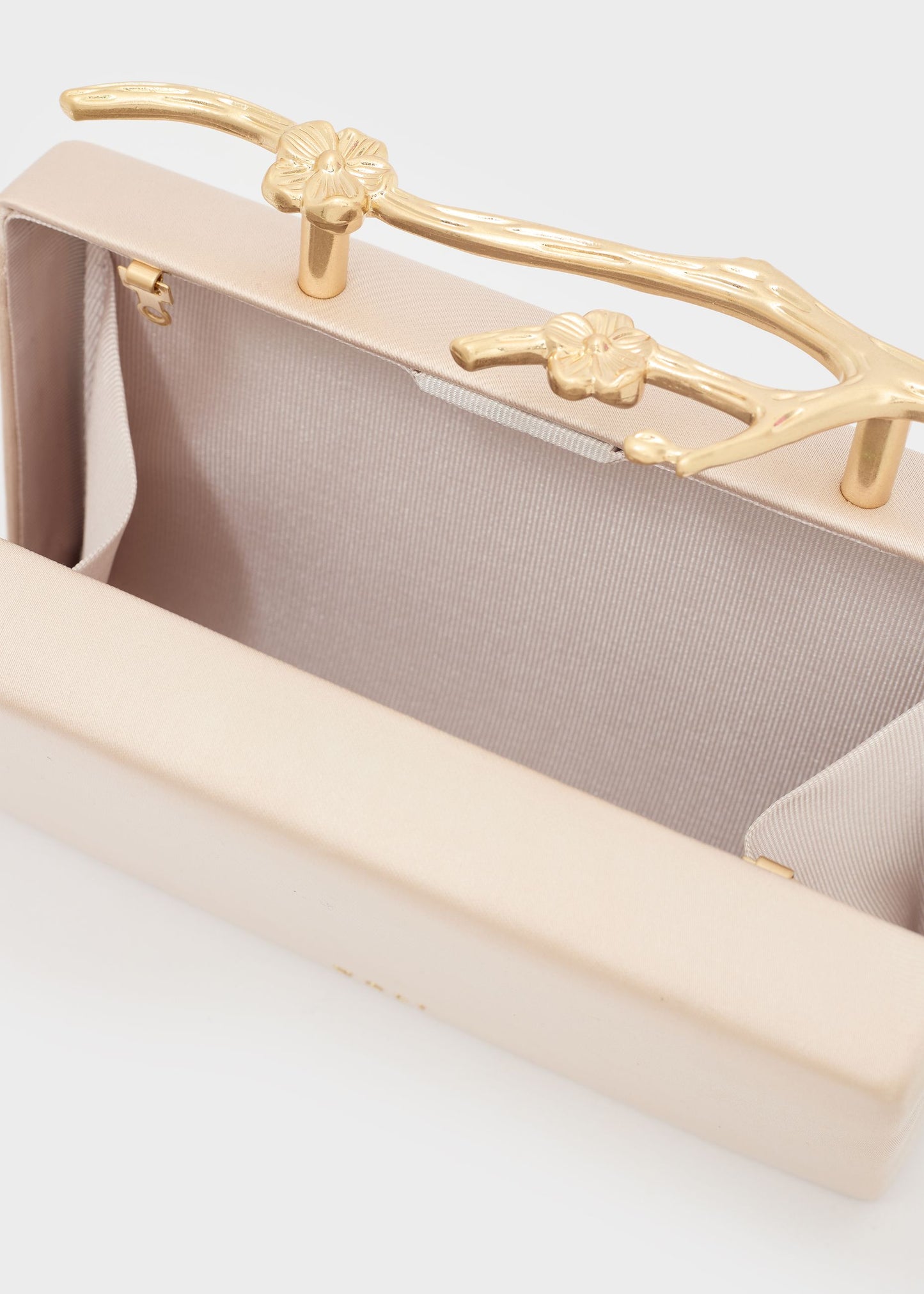 Clutch Nora con chiusura Ramo e tracolla a catena