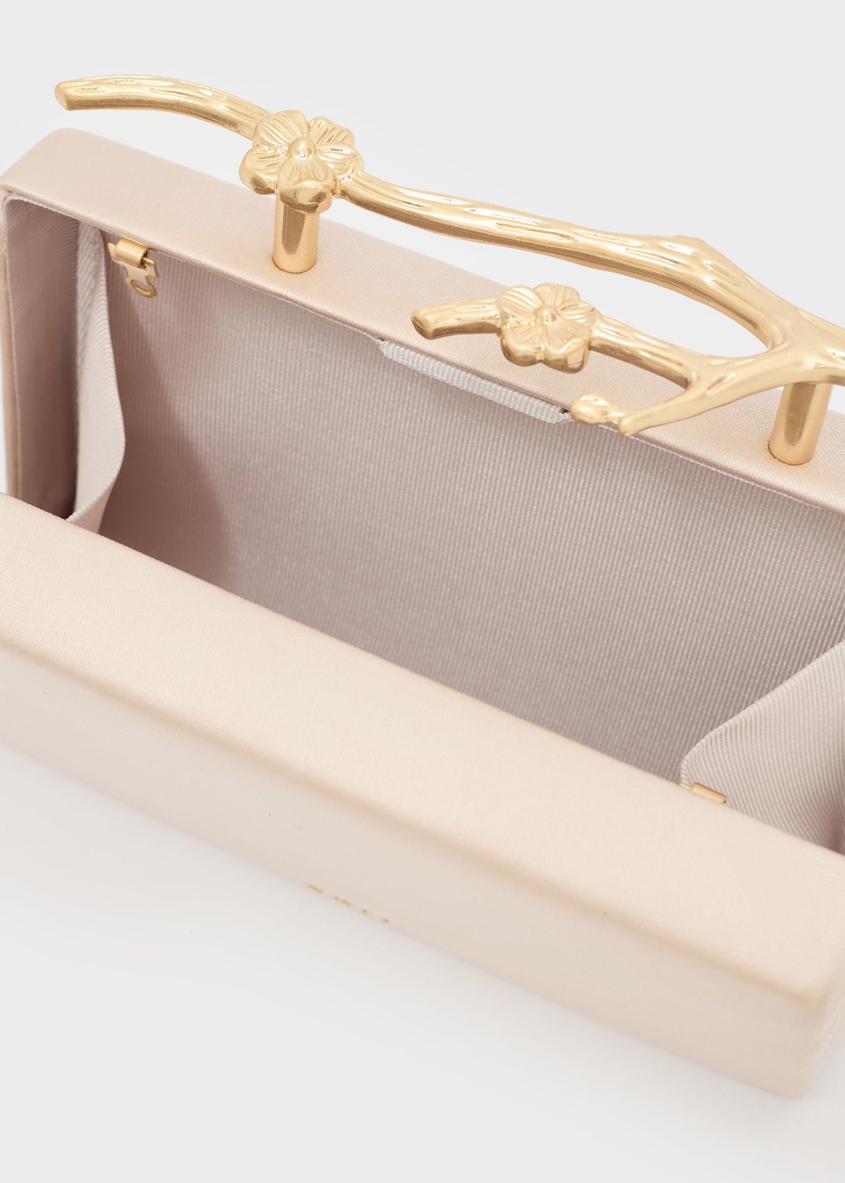 Clutch Nora con chiusura Ramo e tracolla a catena