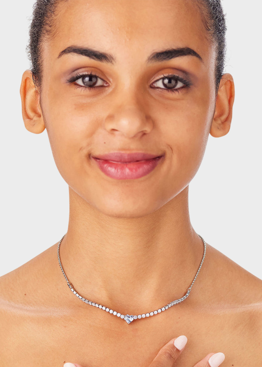 Collana Dazzly girocollo in acciaio con zirconi e zircone centrale a forma di cuore azzurro