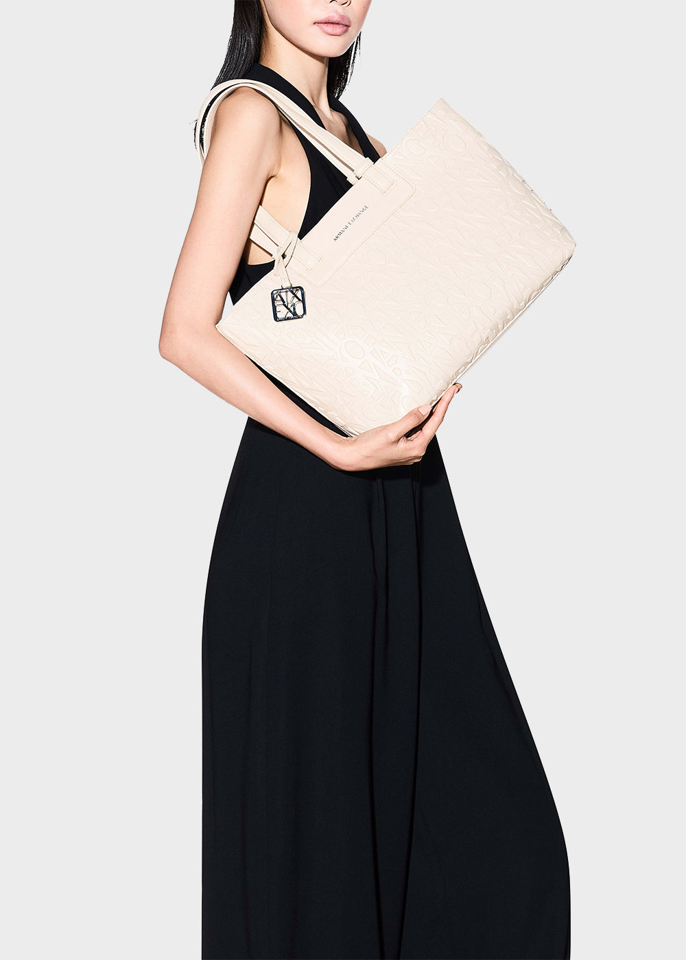 Liz Pebble M shopping bag with all-over logo