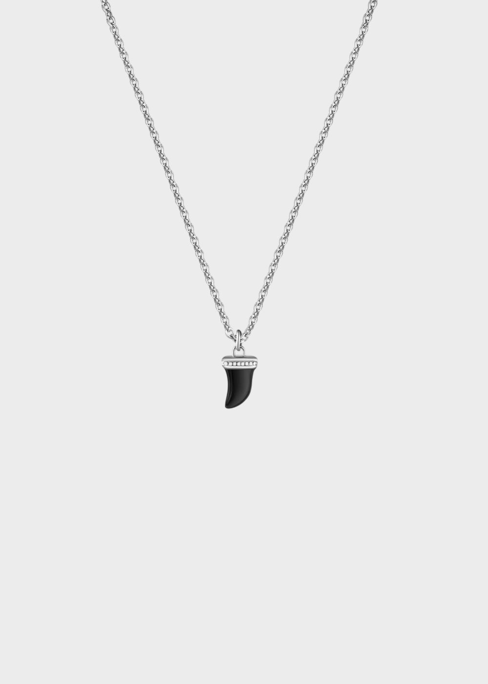 Collana Charisma in acciaio con pendente a forma di dente di squalo e smalto nero