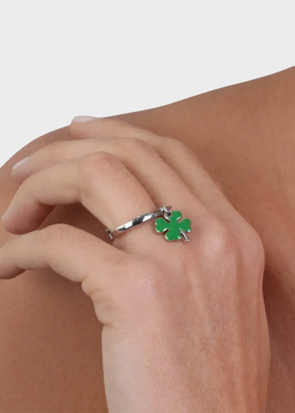 Anello in Metallo color argento con quadrifoglio verde