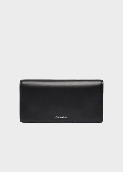 Portafoglio a libro in pelle con emblem logo monogramma e zip interna