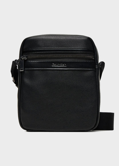 Textured zip-up reporter bag