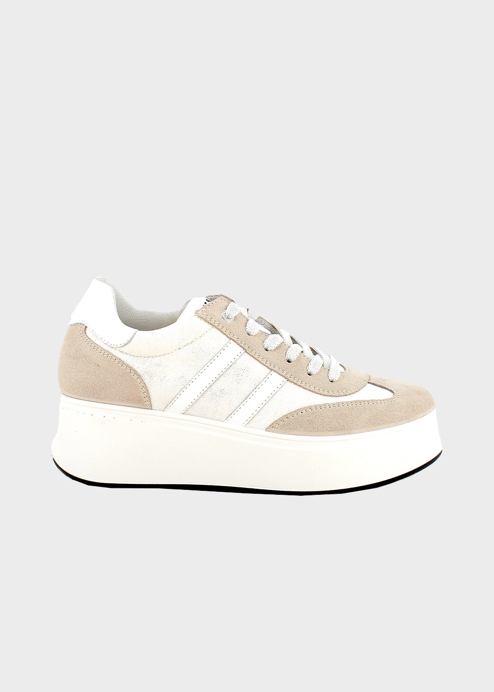 Scarpe con zeppa e lacci