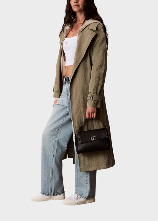 Borsa a mano con tracolla Emblem Pebble