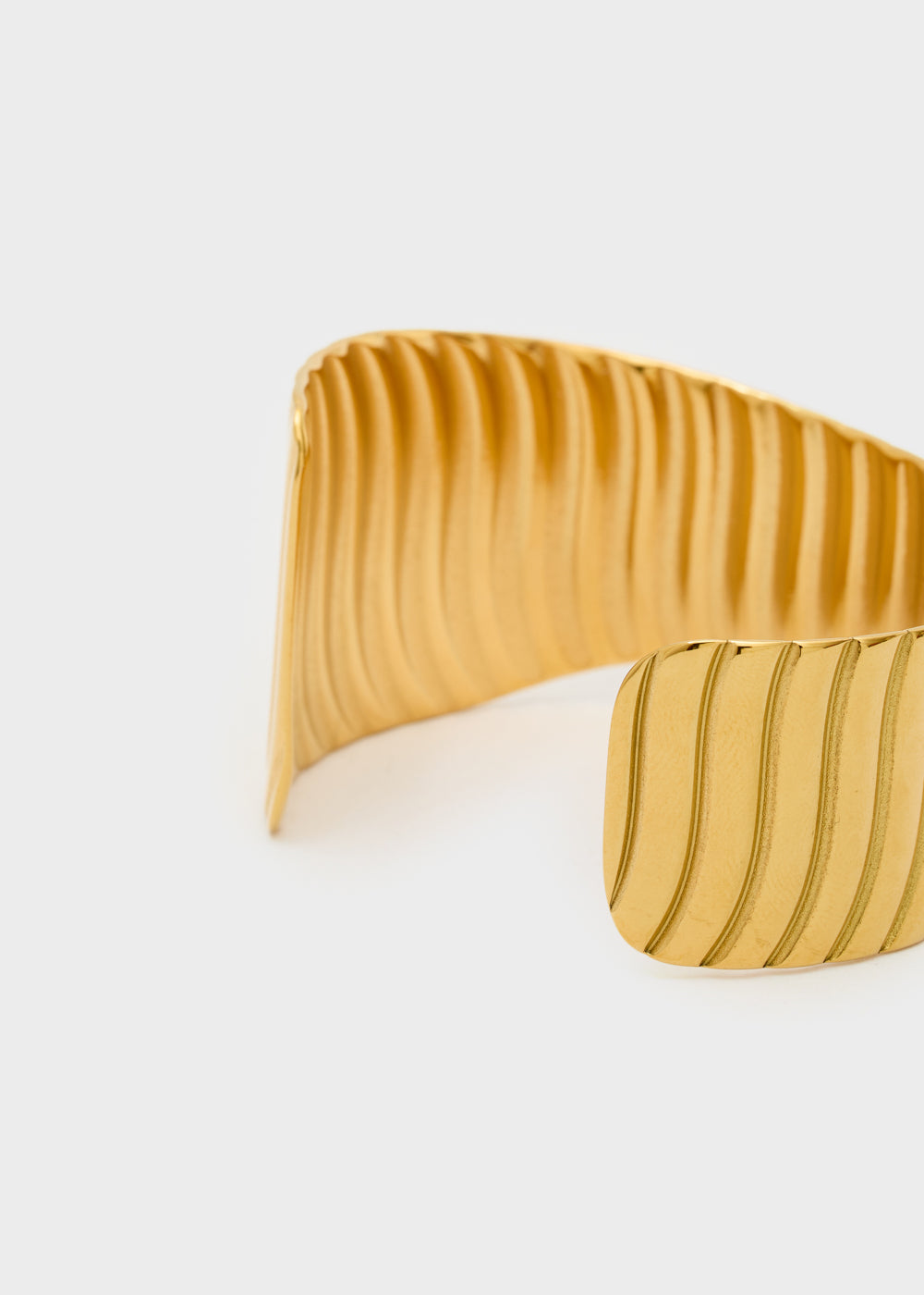 Rigid Iris bracelet in striped stainless steel