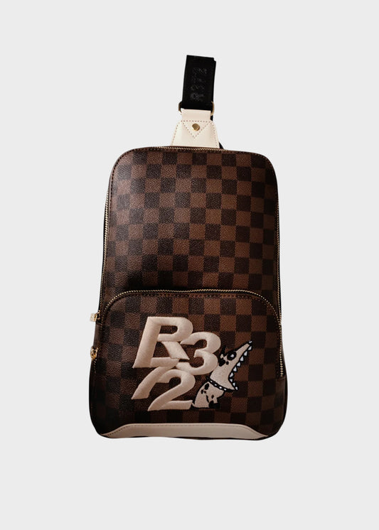Borsello monospalla con logo ricamato frontale e trama a scacchi, "Limited Edition"