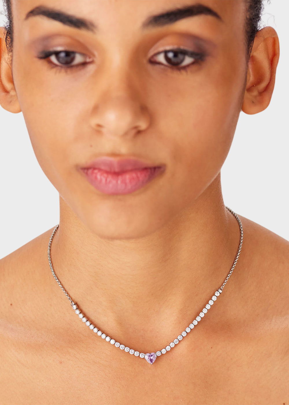 Collana Dazzly girocollo in acciaio con zirconi e zircone centrale a forma di cuore viola