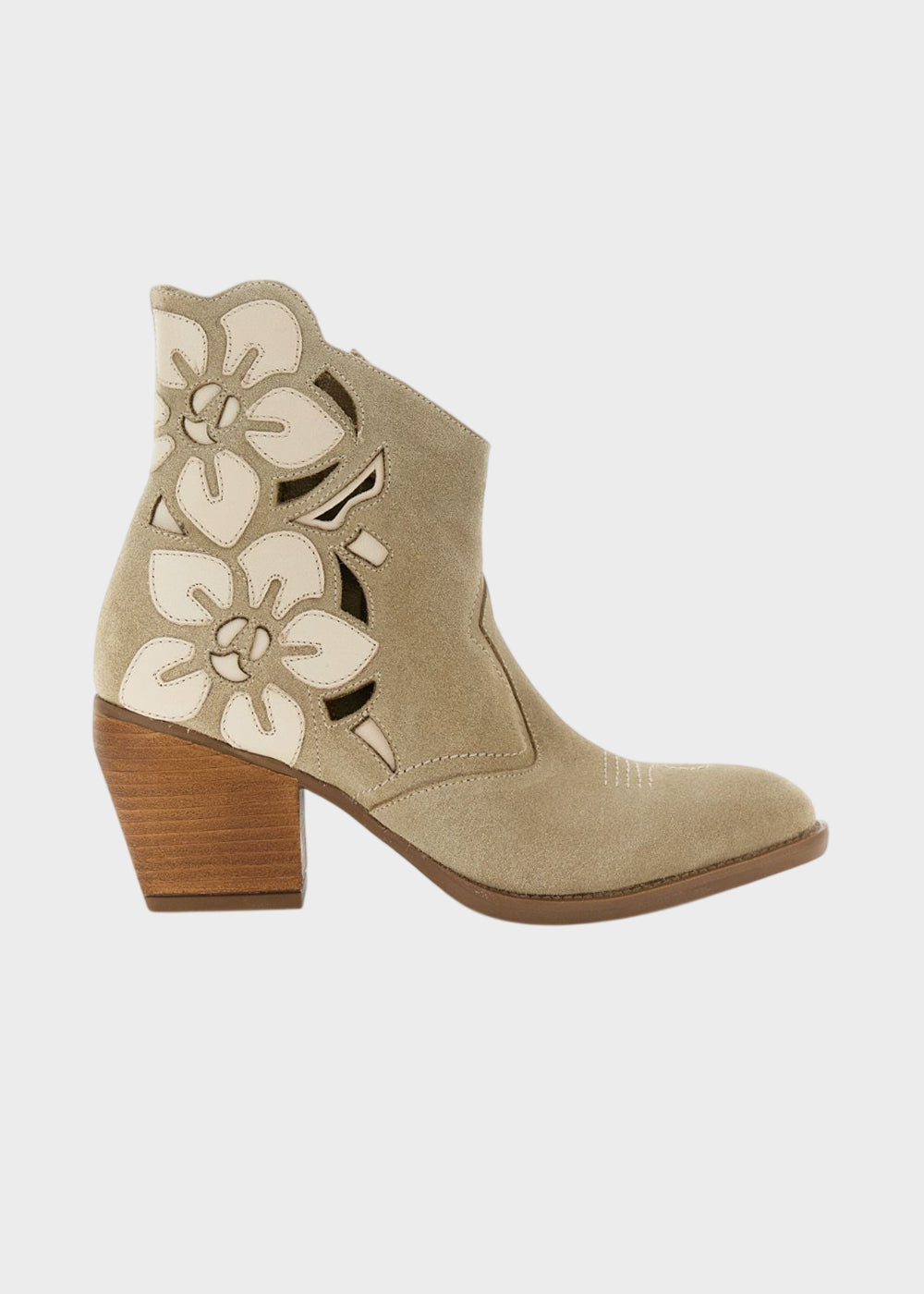 Tronchetti in pelle scamosciata traforati con fiori (6,5 cm)