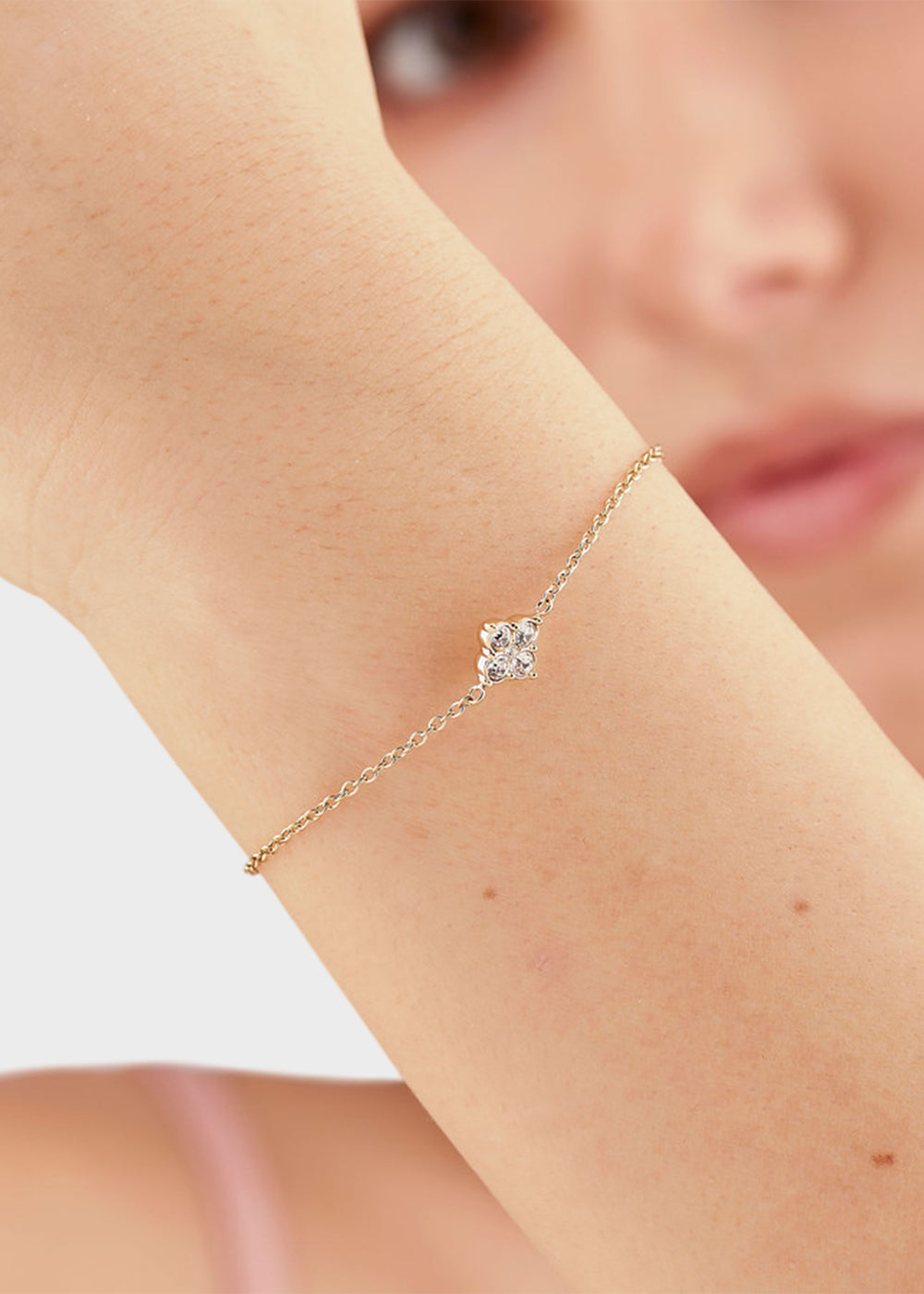 Bracciale Gleam in acciaio con finitura pvd oro 14K e cristalli centrali