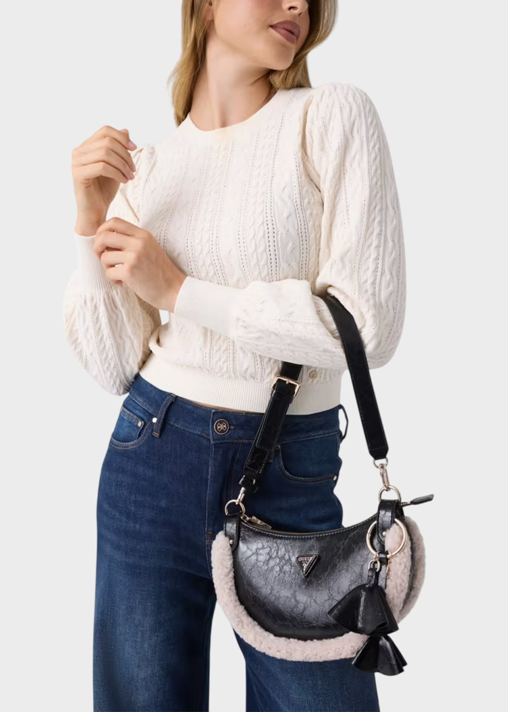Borsa a spalla Katie con dettagli effetto lana e charm