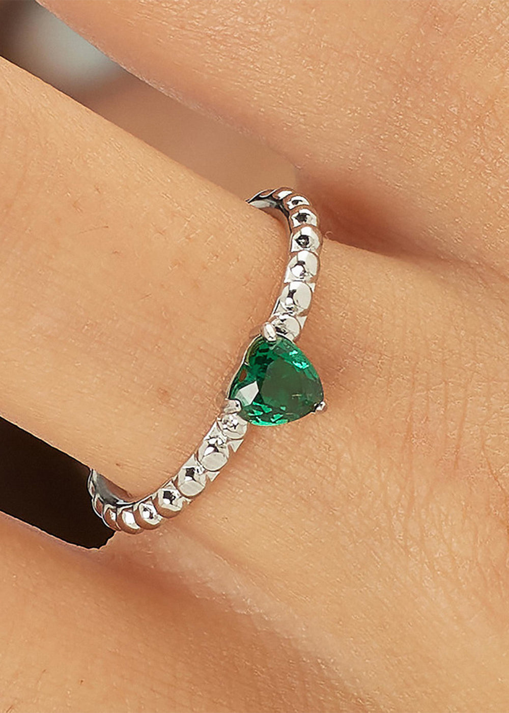 Anello regolabile Dazzly in acciaio con pietra a forma di cuore verde