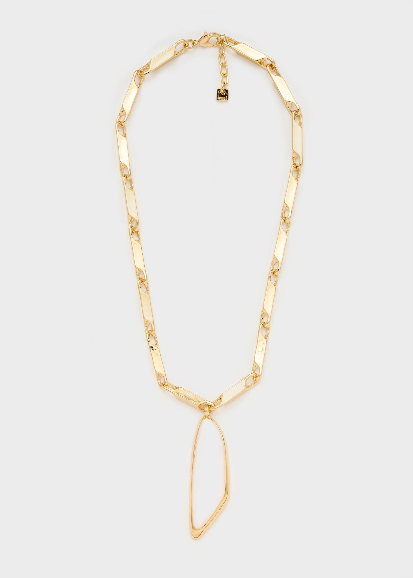 Collana con elemento scudo pendente bianco