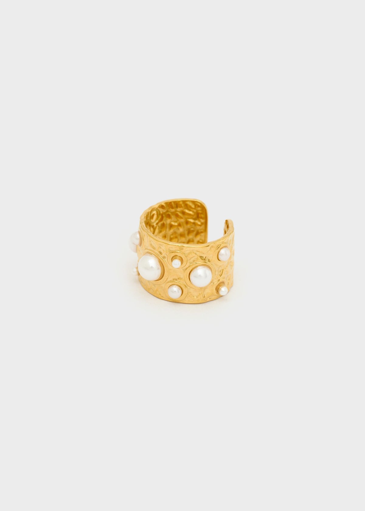 Anello in acciaio lavorato con perle