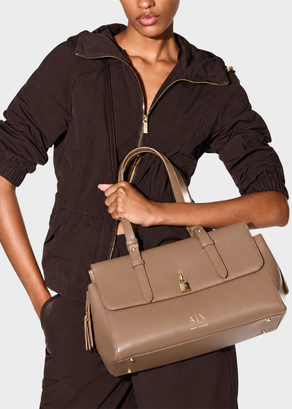 Borsa shopping Taylor Tote L con lucchetto decorativo e tracolla-3