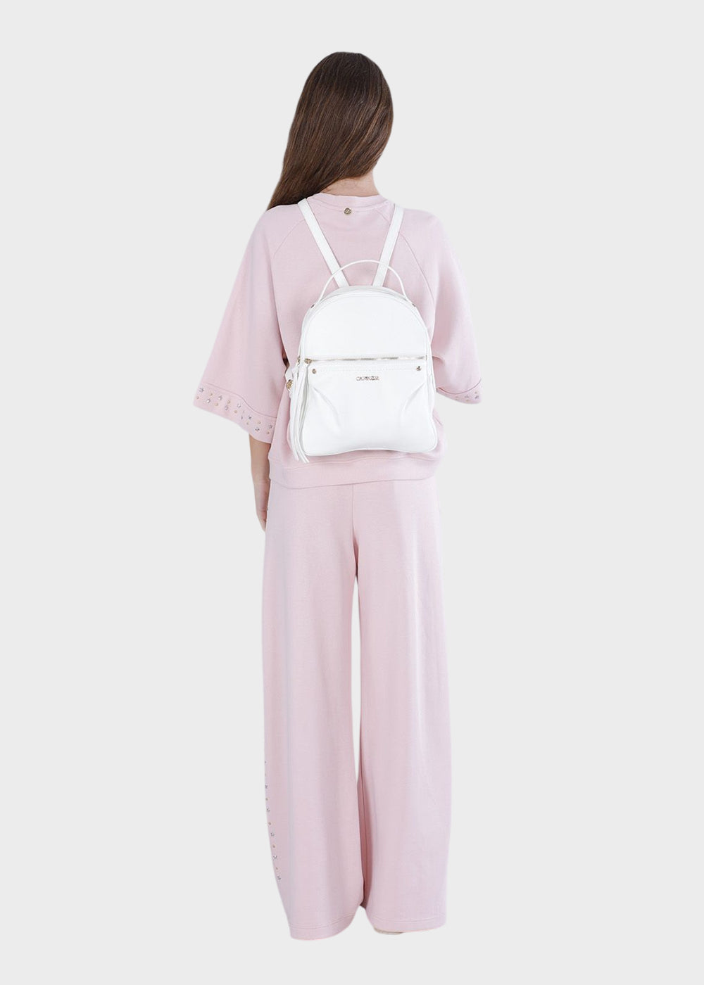Zaino con zip frontale e logo metallico