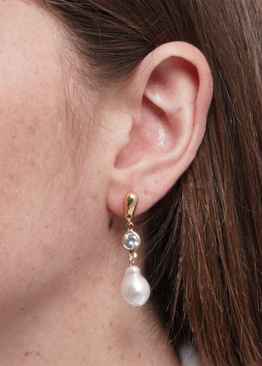 Orecchini in Metallo color oro con perla irregolare e pietra
