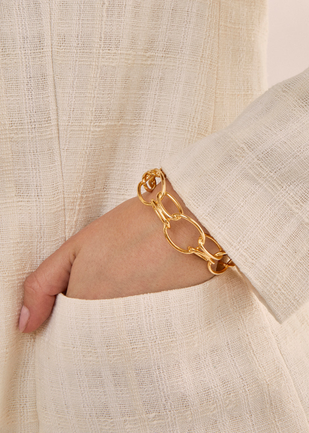 18KT GOLD PLATED BANGLE BRACELET