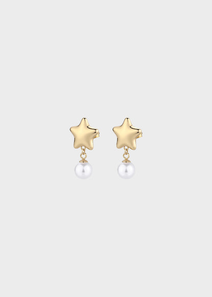 Orecchini pendenti Stellar in acciaio a forma di stella con finitura pvd oro 14K e perle di conchiglia